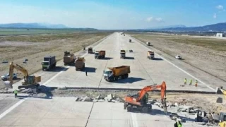 Depremde pisti çökmüştü: Hatay Havalimanı'nda uçuşlar yeniden başladı