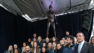 Dünya Kadınlar Günü'nde Fenerbahçeli Eda Erdem'in heykeli dikildi