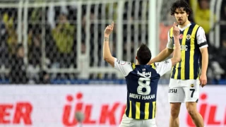 Fenerbahçe pes etmedi, 4 golle galibiyet aldı: Zirve takibi sürüyor