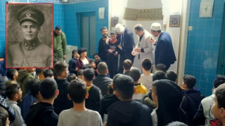 Menemen Müftülüğü, ilkokul öğrencilerini Teğmen Kubilay'ın katillerinin mezarına götürdü