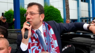 Ekrem İmamoğlu, memleketi Trabzon’da yoğun ilgiden dolayı adım atmakta zorlandı