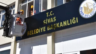 Sivas Belediyesi tabelasına T.C. ibaresi eklendi