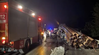 Anadolu Otoyolu’nda iki tırın karıştığı kazada 2 kişi öldü, 1 kişi yaralandı