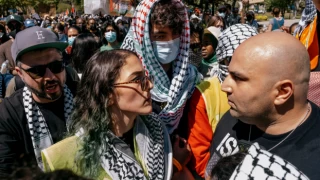 California Üniversitesi’ndeki Filistin'i destekleyen protestoları dağıtmak için polis müdahalede bulundu