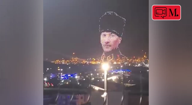 İzmir'de binlerce drone ile oluşturulan Atatürk portresi, medyada beğeni topladı