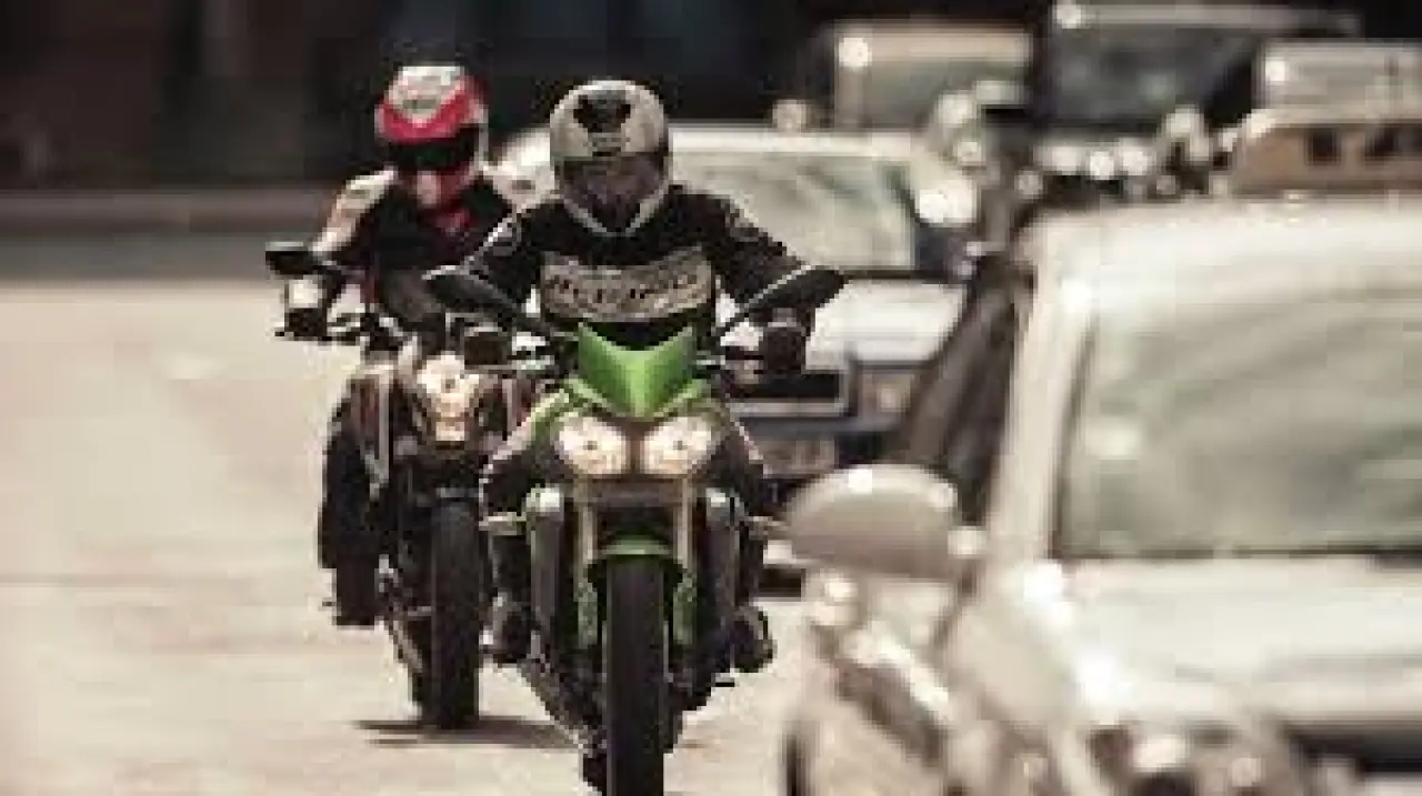 Motosiklet sürücülerine ağır yaptırımlar: Yeni cezalar belli oldu, kasksız kullananlar yandı! 4