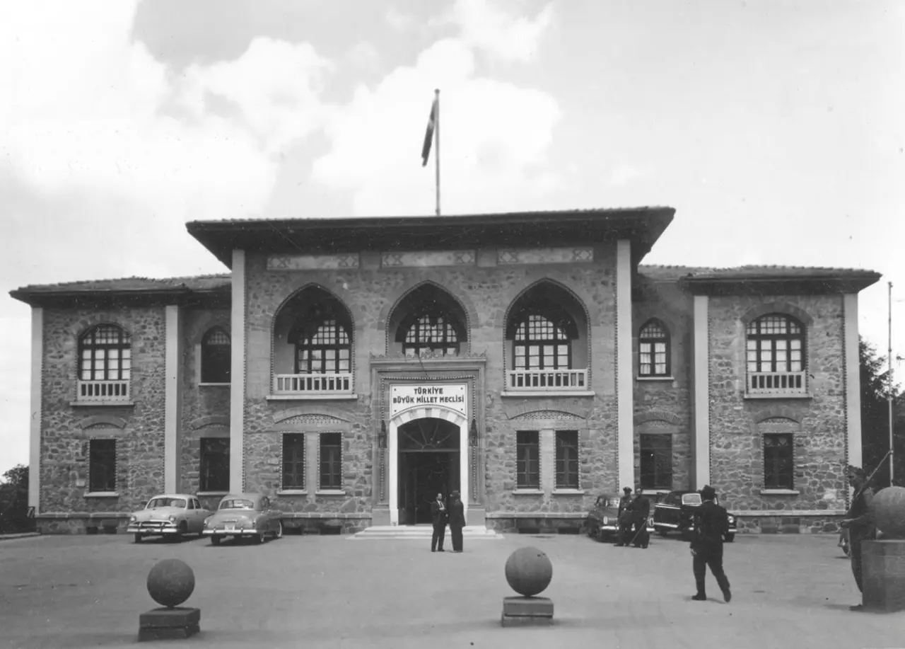 Türkiye Büyük Millet Meclisi 105. yaşını kutluyor 1