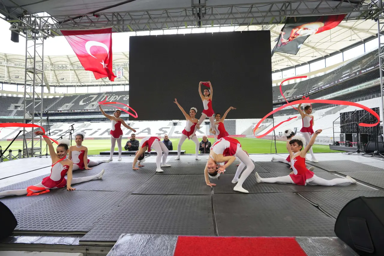 Beşiktaş, 23 Nisan'ı Tüpraş Stadyumu’nda büyük bir törenle kutladı! 2