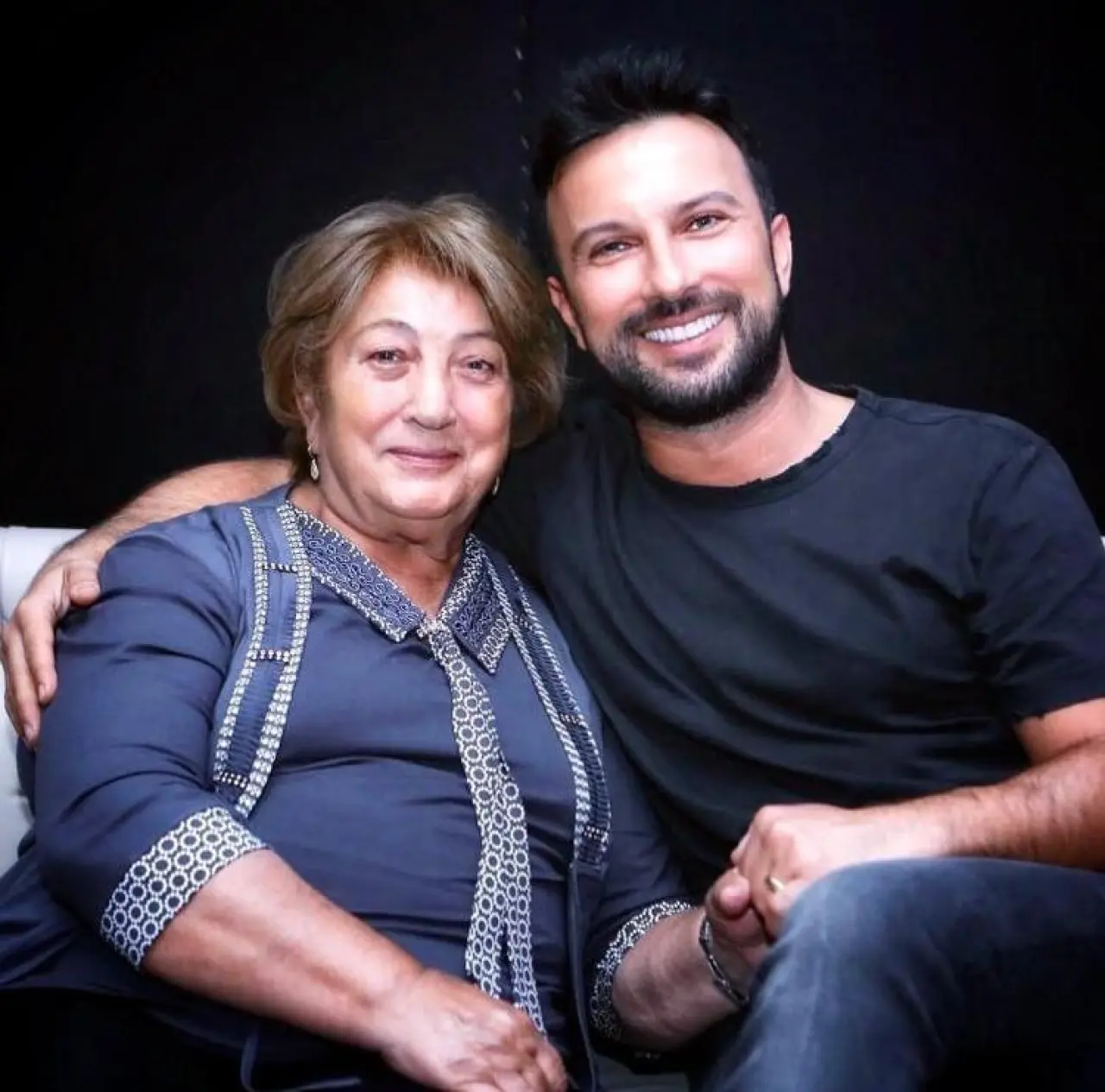 Tarkan'ın annesi Neşe Tevetoğlu kimdir, nereli, kaç yaşında? Tarkan'ın annesi öldü mü? 4