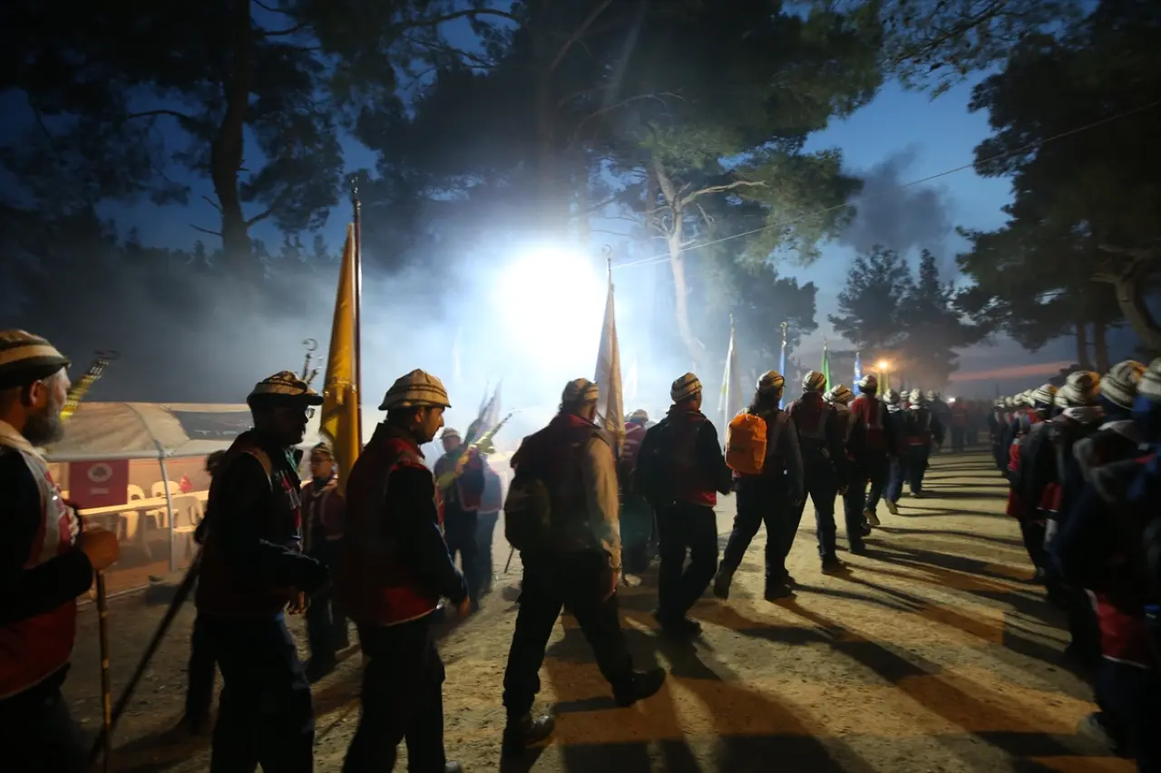 Çanakkale Kara Savaşları'nın 110. Yılı Anma Töreni'nde "Şafak Ayini" yapıldı 9