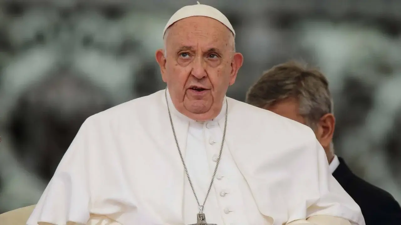 Papa Francis, yüz binlerce kişinin katıldığı cenaze töreniyle son yolculuğuna uğurlandı 1