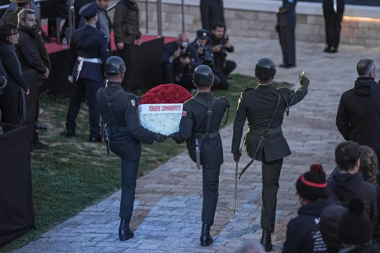 Çanakkale Kara Savaşları'nın 110. Yılı Anma Töreni'nde "Şafak Ayini" yapıldı 7