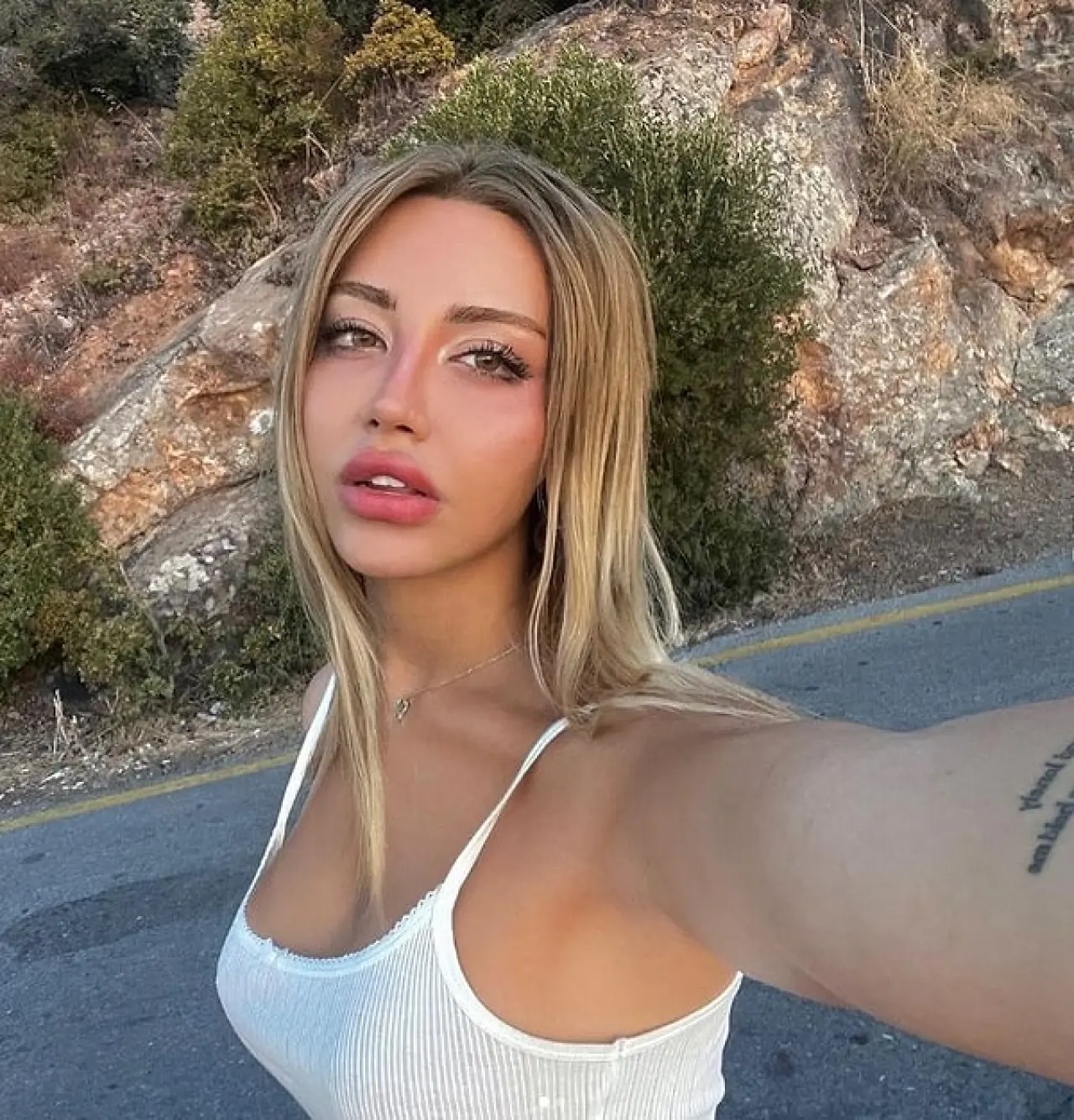 Danla Bilic kavganın fitilini ateşledi: Arya Bektaş ve Mika Raun birbirine girdi 1