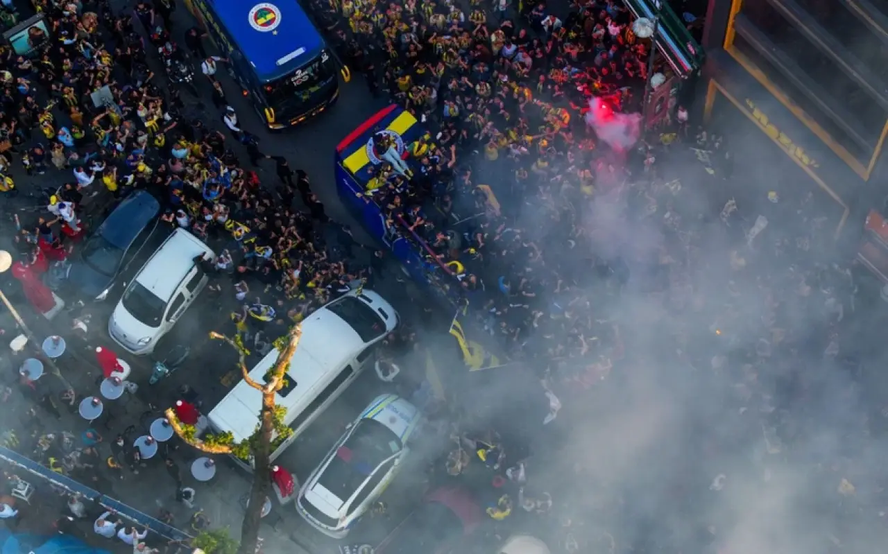 Fenerbahçe Beko, EuroLeague şampiyonluğunu Bağdat Caddesi’nde kutladı: Sarı-lacivert coşku! 4