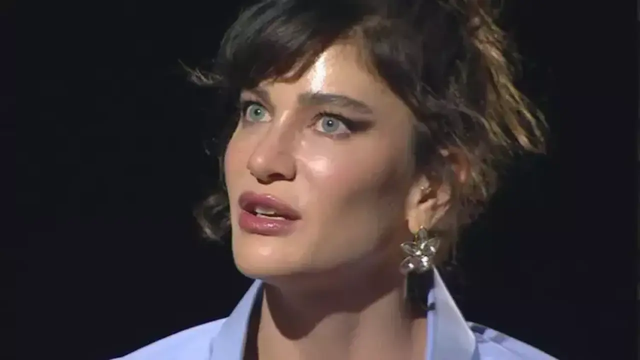 'Mattia Ahmet Minguzzi' sorusuna Berrak Tüzünataç’tan sert tepki: Dondurma yiyorum 2