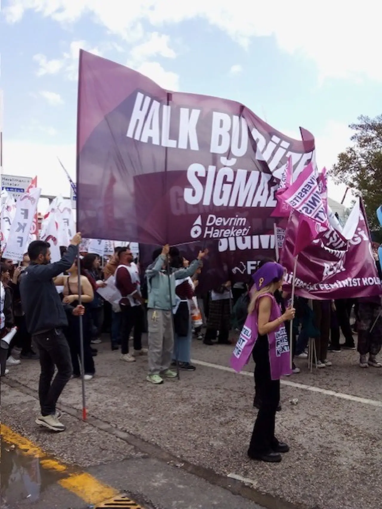 Ankara'da 1 Mayıs etkinliğinde yüzbinler AKM önünde toplandı: 'Her yer Taksim her yer direniş' sloganları atıldı 15