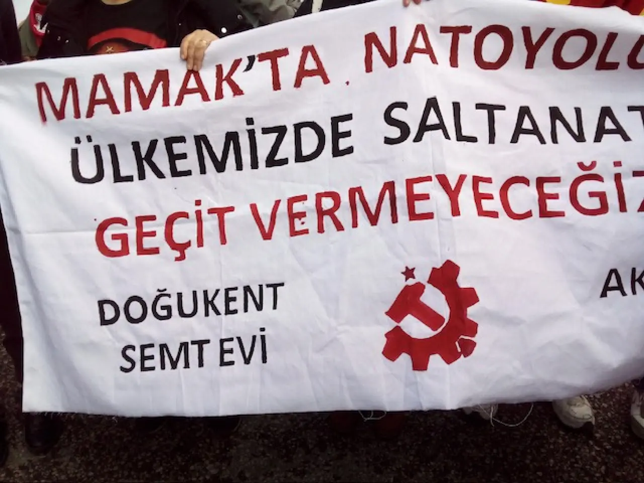 Ankara'da 1 Mayıs etkinliğinde yüzbinler AKM önünde toplandı: 'Her yer Taksim her yer direniş' sloganları atıldı 14