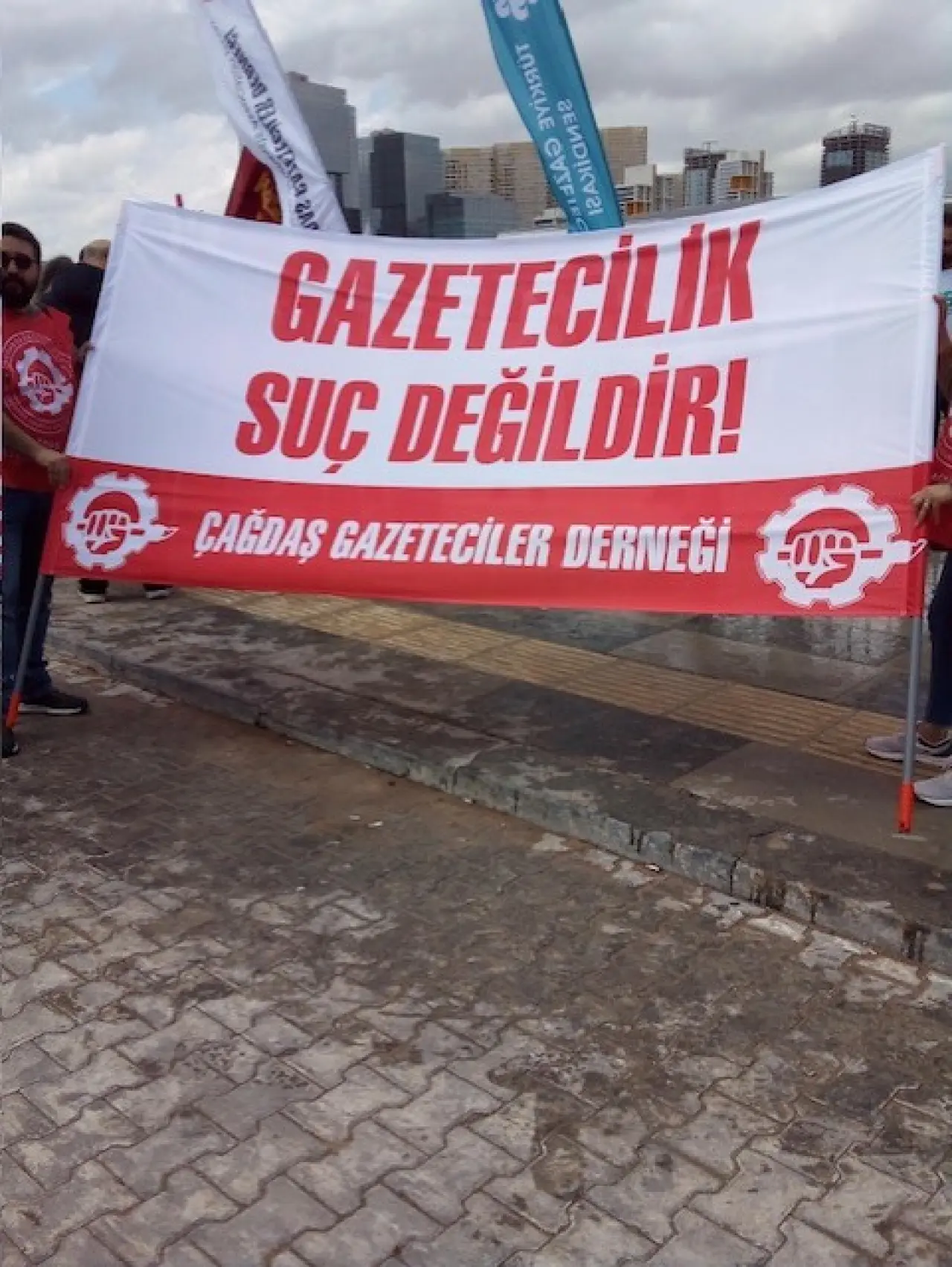 Ankara'da 1 Mayıs etkinliğinde yüzbinler AKM önünde toplandı: 'Her yer Taksim her yer direniş' sloganları atıldı 4