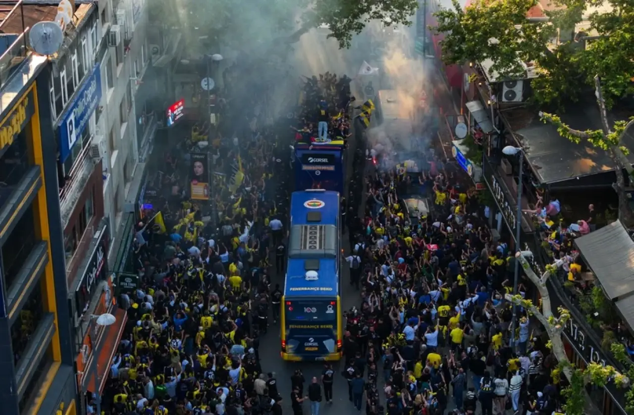 Fenerbahçe Beko, EuroLeague şampiyonluğunu Bağdat Caddesi’nde kutladı: Sarı-lacivert coşku! 2