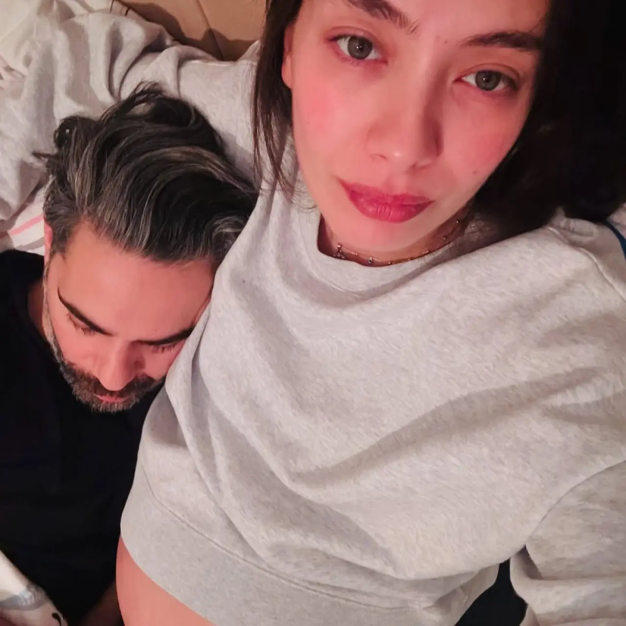 Neslihan Atagül, oğlu Aziz'i emzirdiği anı paylaştı 3