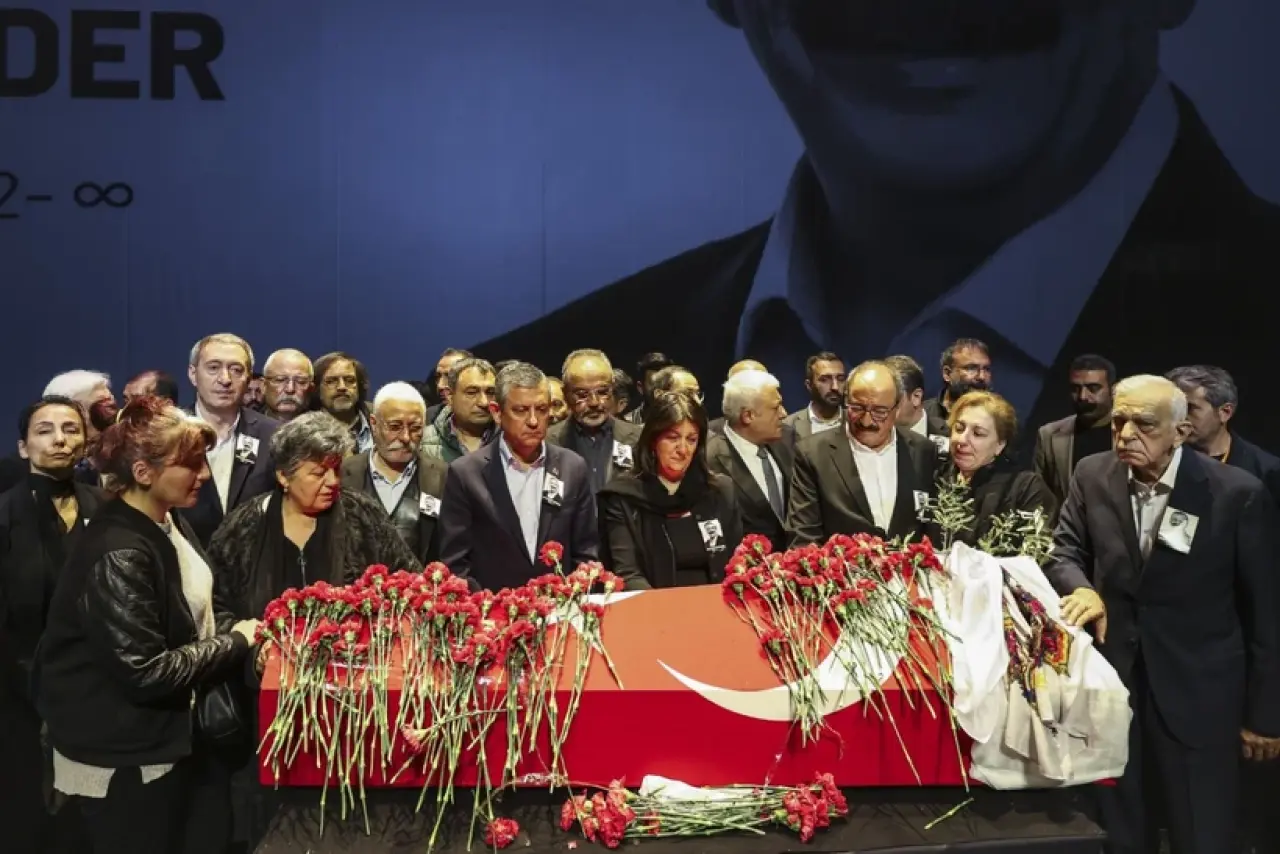 Sırrı Süreyya Önder son yolculuğuna uğurlandı 4