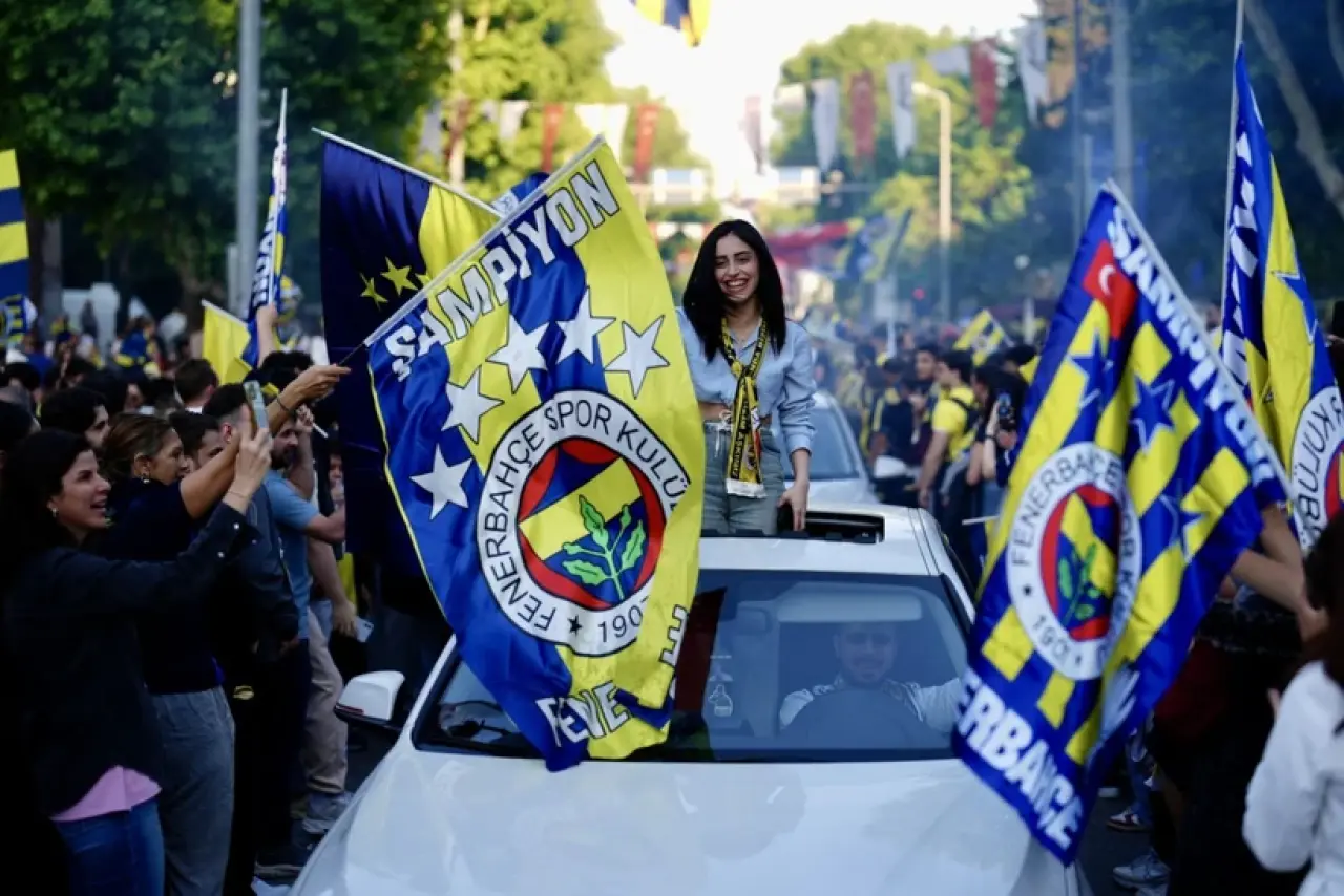 Fenerbahçe Beko, EuroLeague şampiyonluğunu Bağdat Caddesi’nde kutladı: Sarı-lacivert coşku! 3