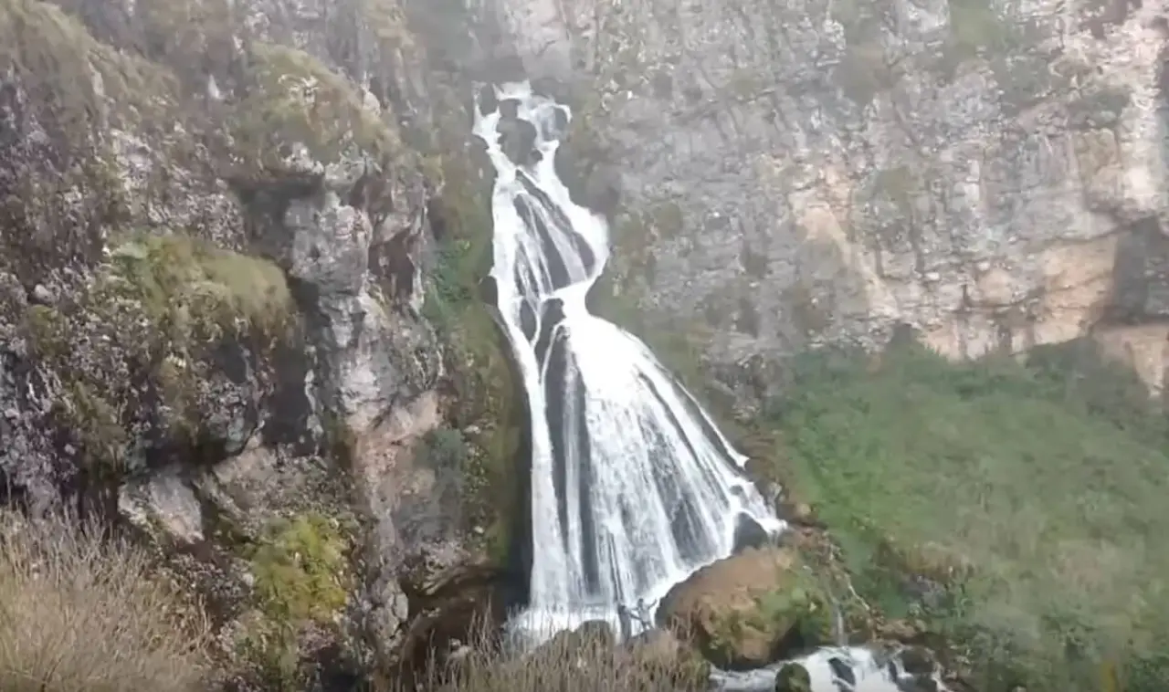 Dünyada olduğuna inanamayacağınız gerçeküstü yerler 9