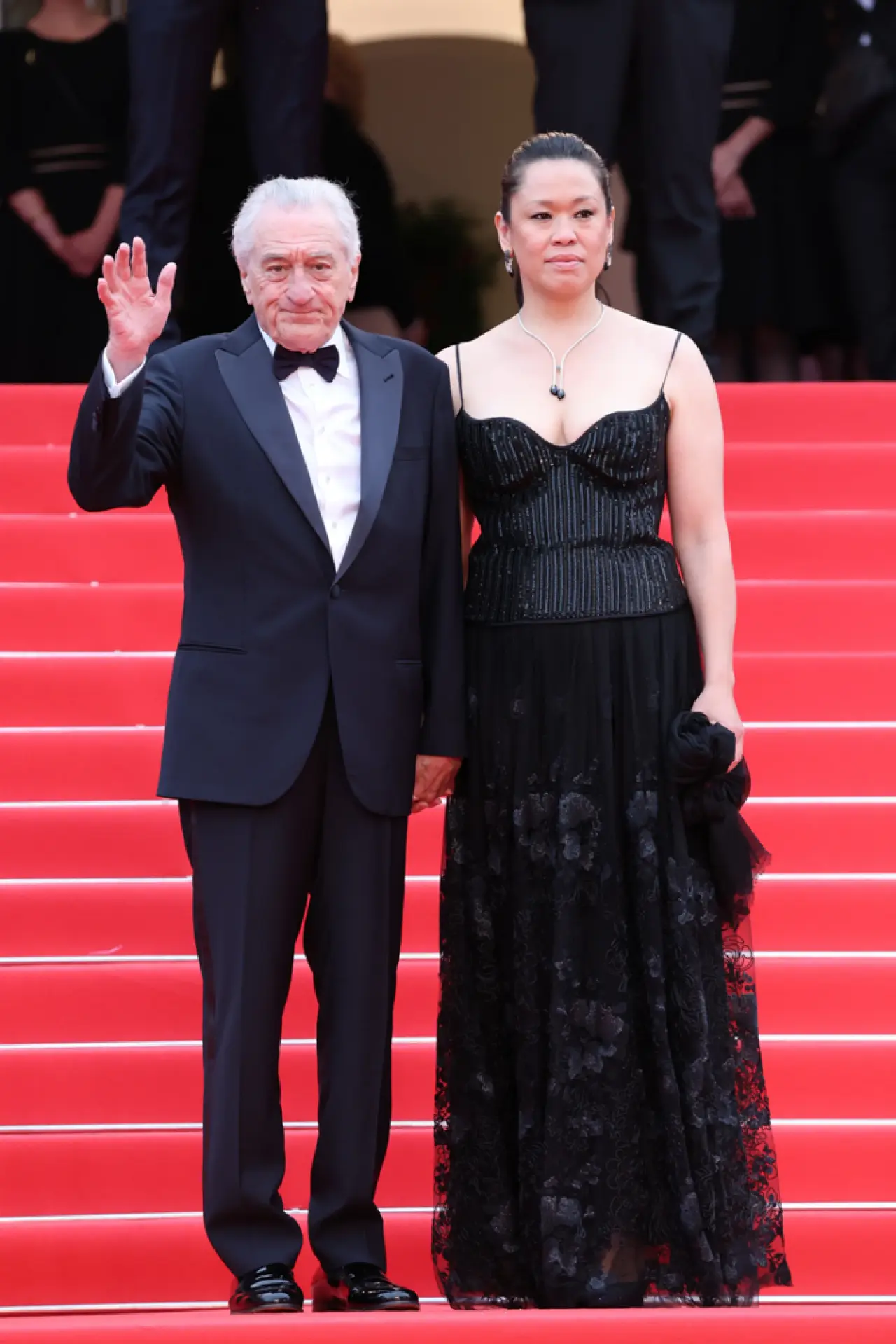 Cannes Film Festivali’nde kırmızı halı şıklığı: Ünlüler yasaklara uyum sağladı 8