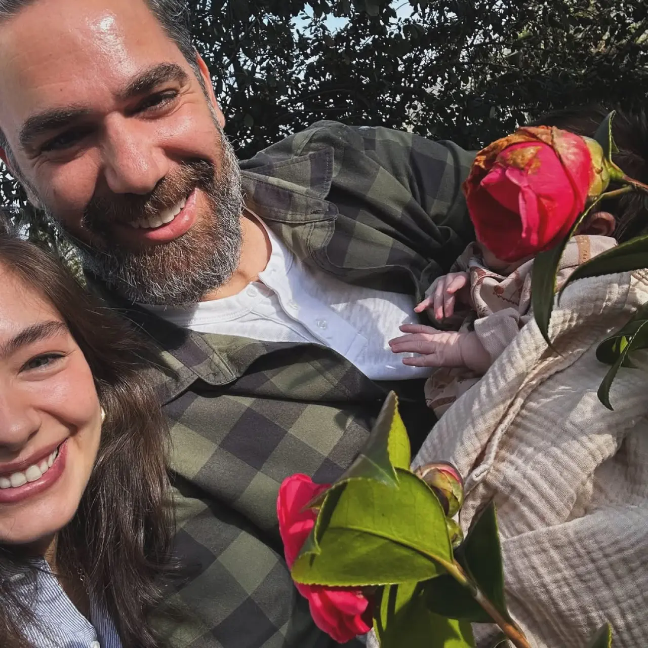 Neslihan Atagül, oğlu Aziz'i emzirdiği anı paylaştı 2