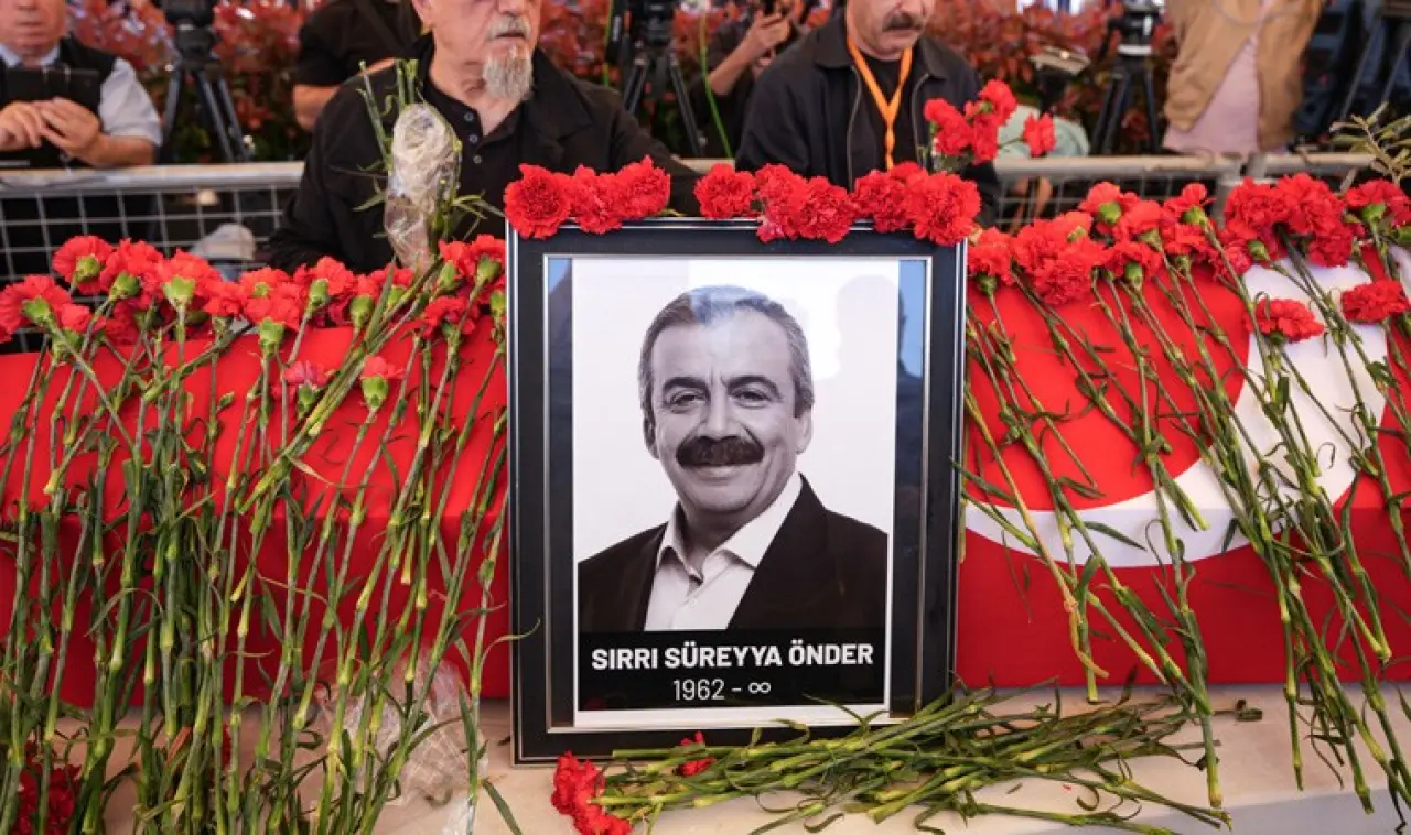 Sırrı Süreyya Önder son yolculuğuna uğurlandı 1