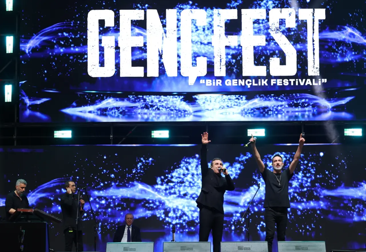 Sagopa Kajmer ve Ferhat Göçer, AK Parti'nin gençlik festivali GENÇFEST'te sahne aldılar! 3