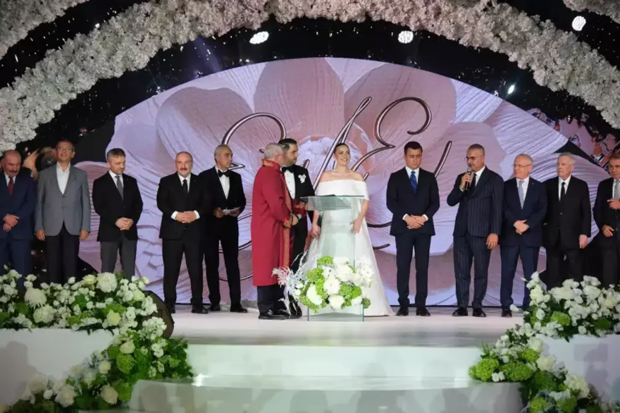 Sinan Engin’in kızı Elif Engin ile Ahmet Emin Ahlatcı görkemli bir düğünle evlendi 2