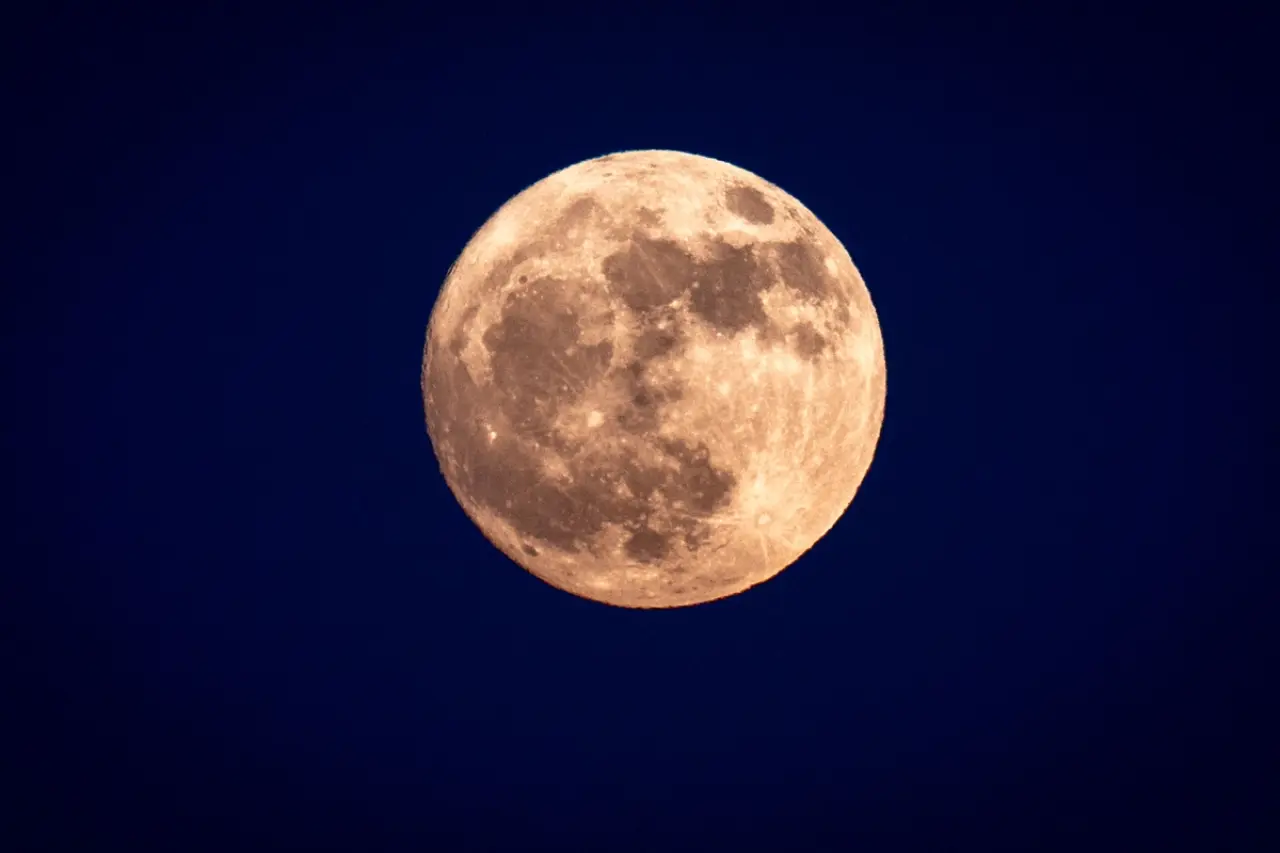 Çilek Dolunayı doğal bir görsel şölen oluşturdu 6