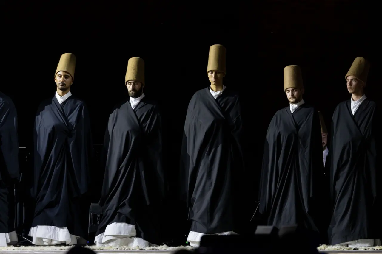 Roma'da Kolezyum'un önünde Mevlevi Sema Töreni gerçekleştirildi 2