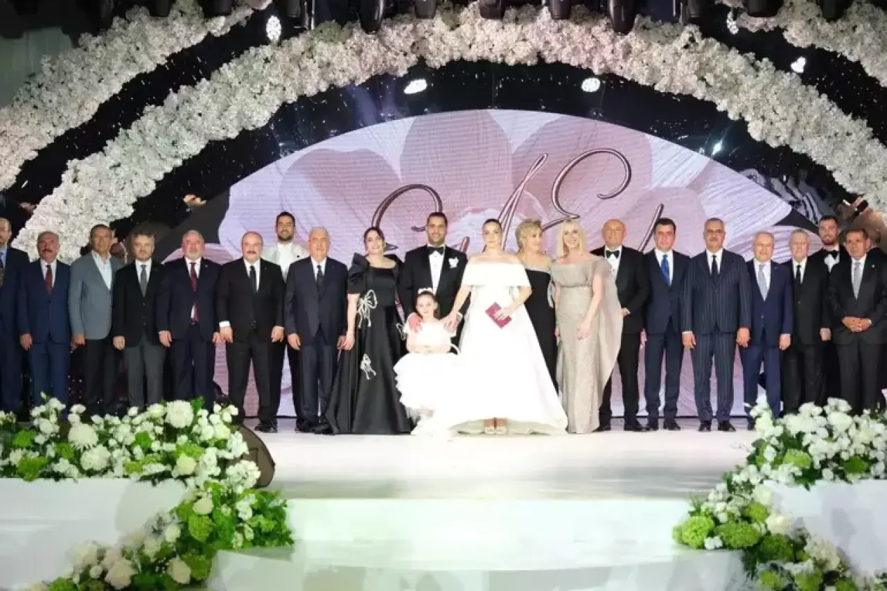 Sinan Engin’in kızı Elif Engin ile Ahmet Emin Ahlatcı görkemli bir düğünle evlendi 1