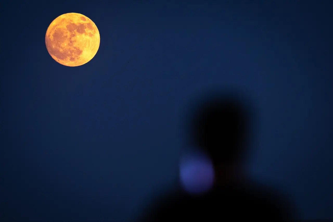 Çilek Dolunayı doğal bir görsel şölen oluşturdu 3