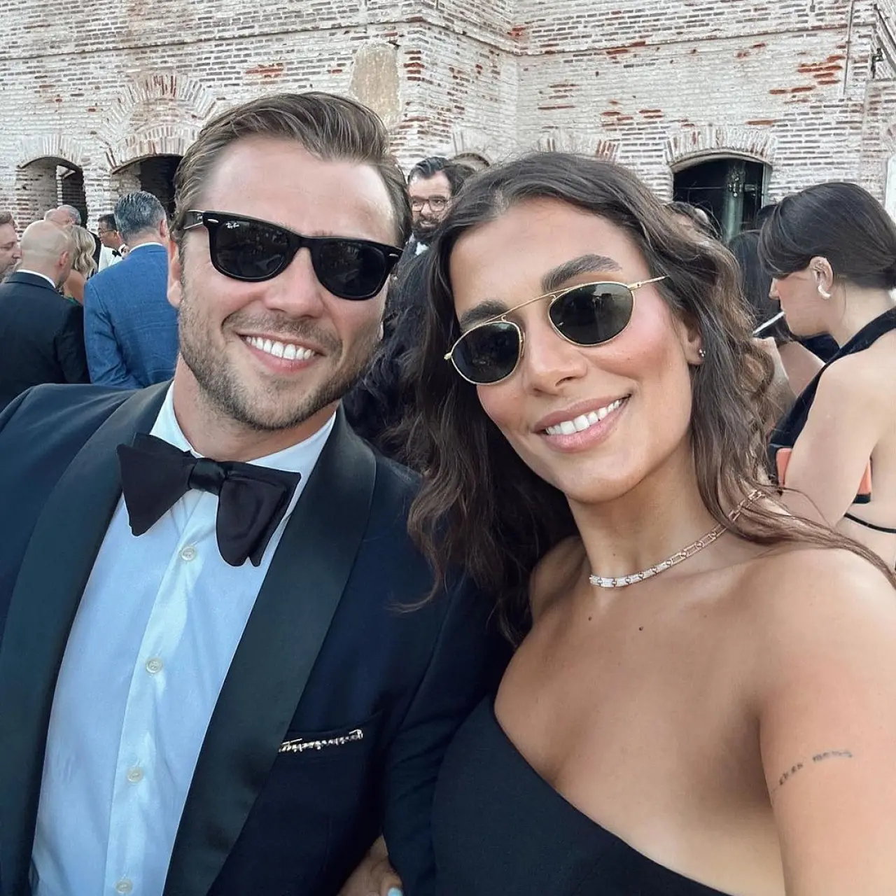 Tolga Sarıtaş ile Zeynep Mayruk çiftinin bebeklerinin adı belli oldu 6