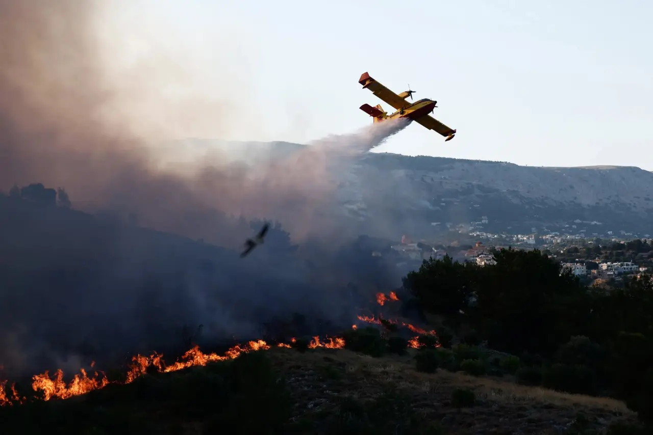 Sakız Adası alevler altında: Birçok yerleşim yeri tahliye edildi 4