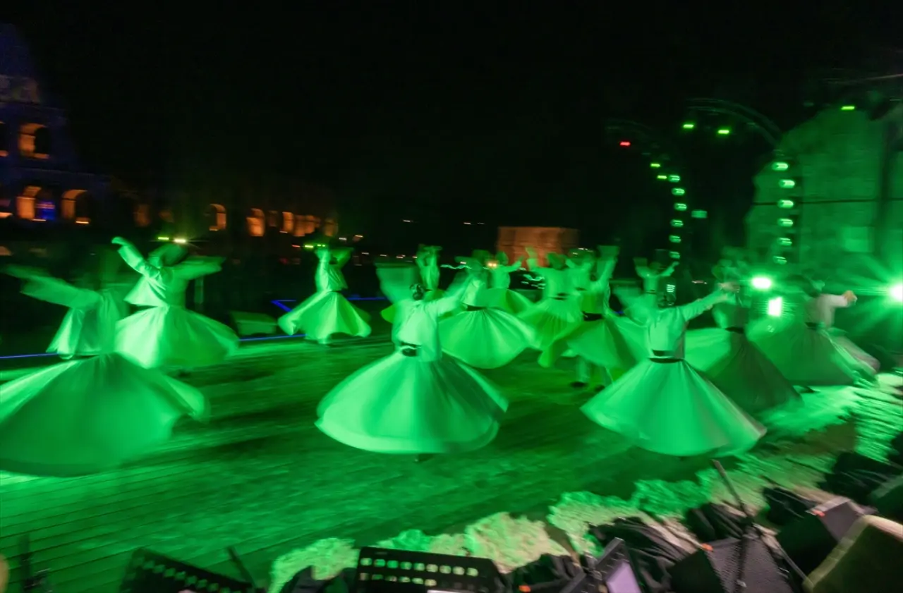 Roma'da Kolezyum'un önünde Mevlevi Sema Töreni gerçekleştirildi 8