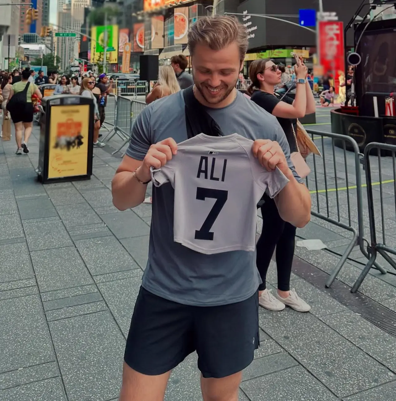 Tolga Sarıtaş ile Zeynep Mayruk çiftinin bebeklerinin adı belli oldu 10