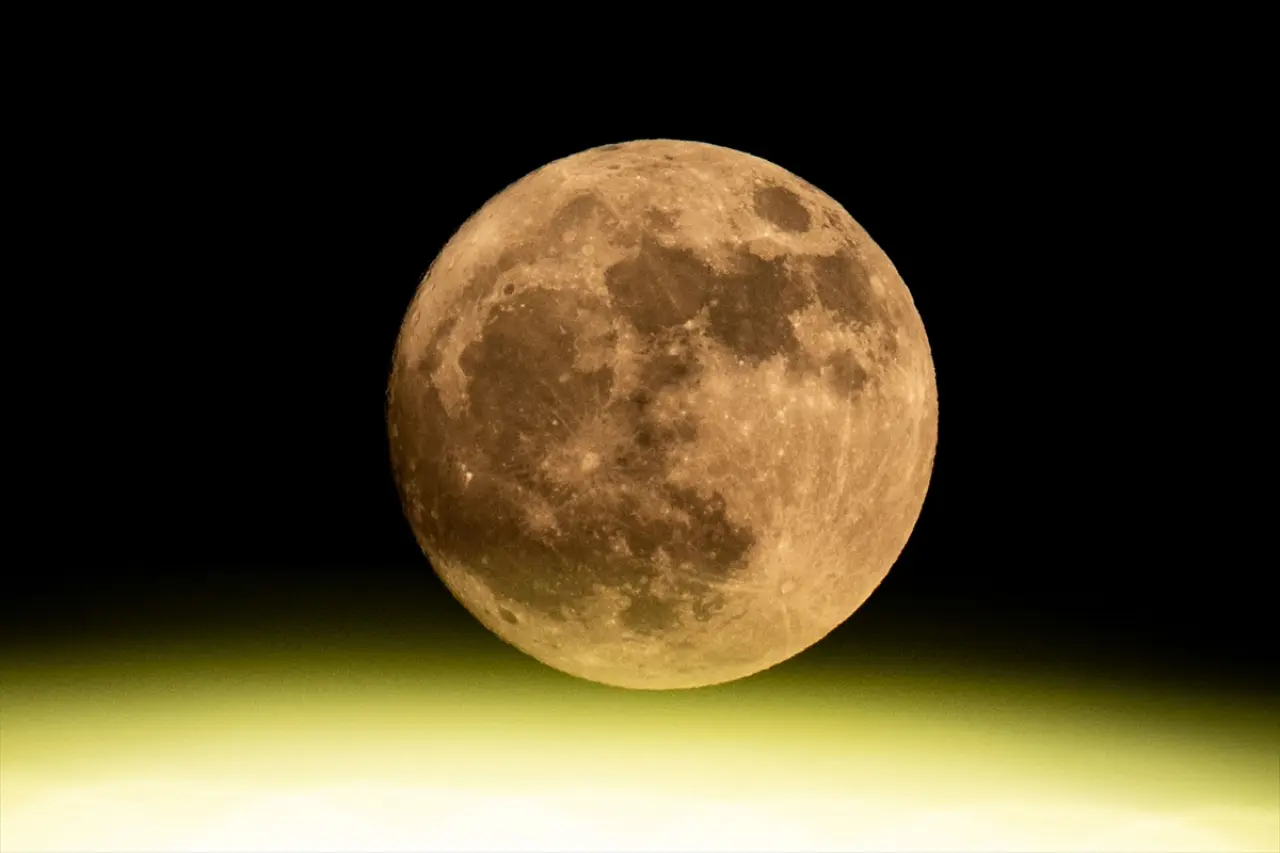 Çilek Dolunayı doğal bir görsel şölen oluşturdu 9