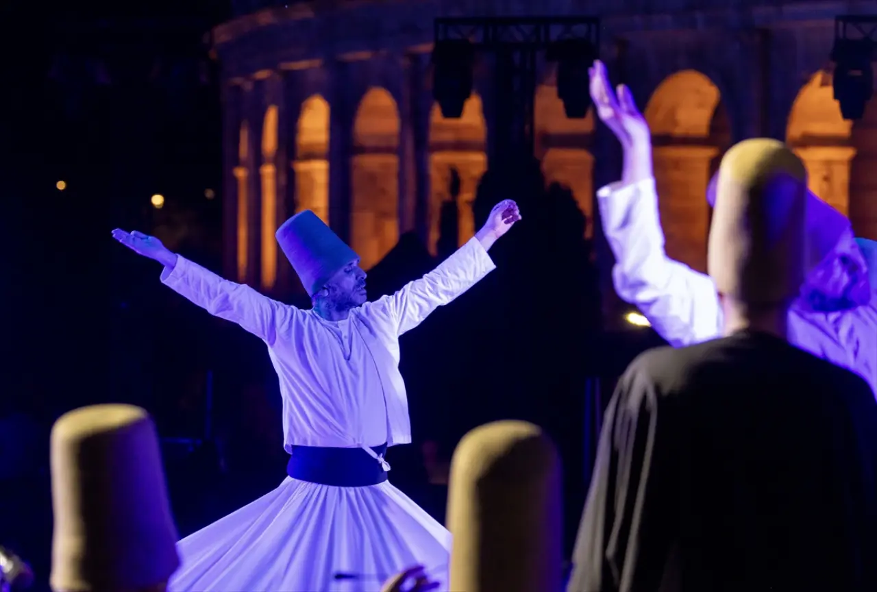 Roma'da Kolezyum'un önünde Mevlevi Sema Töreni gerçekleştirildi 3