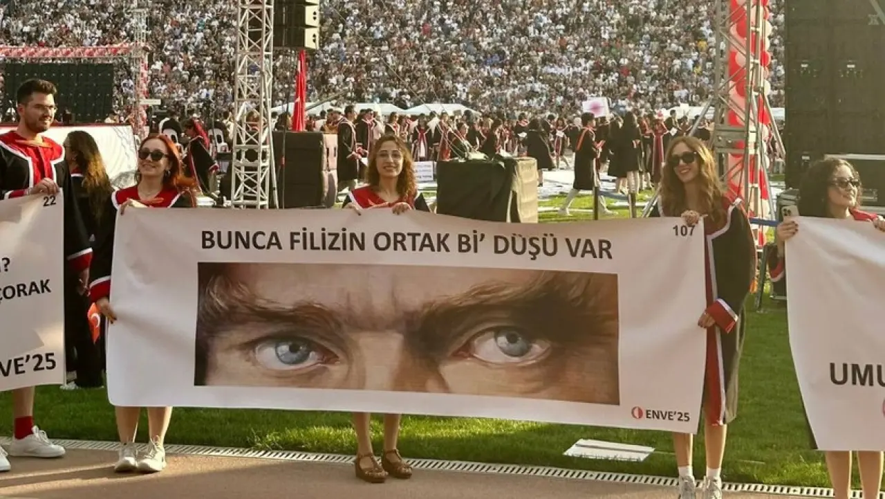 ODTÜ mezuniyet töreninde pankart geleneği devam etti 1