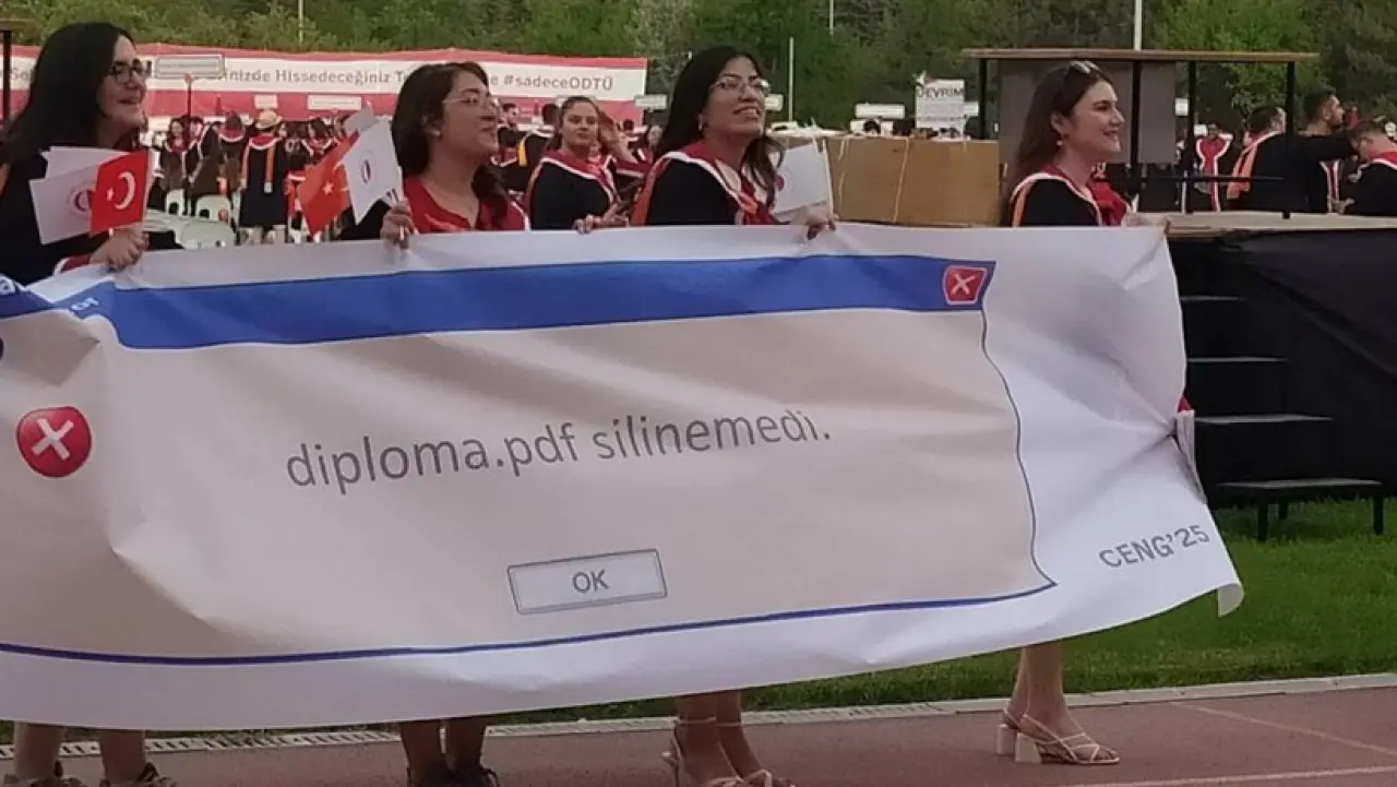 ODTÜ mezuniyet töreninde pankart geleneği devam etti 2