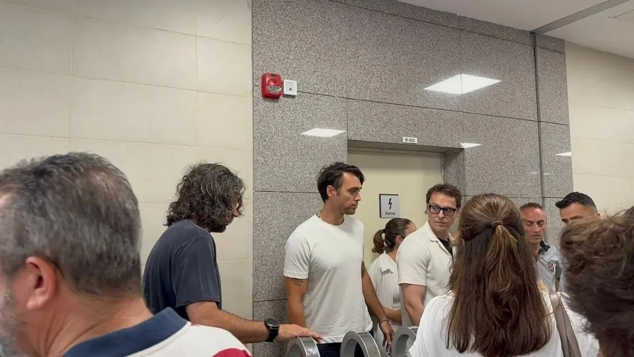 İlk kez hakim karşısına çıkan Ayşe Barım'ın duruşmasına ünlüler akın etti 4