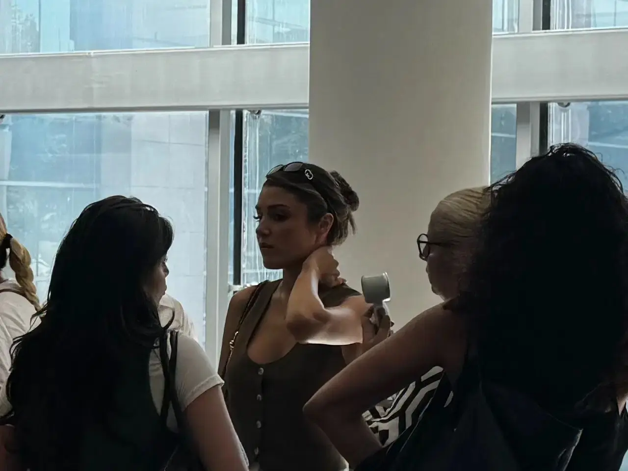 İlk kez hakim karşısına çıkan Ayşe Barım'ın duruşmasına ünlüler akın etti 5