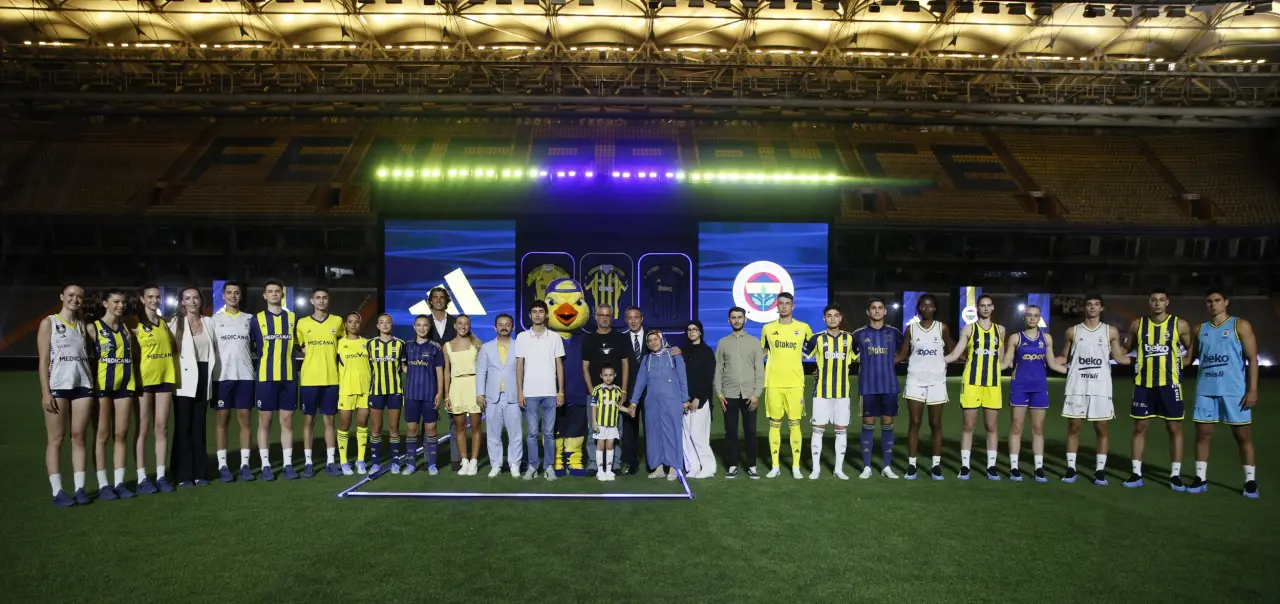 Fenerbahçe'den şaşaalı forma tanıtımı 1