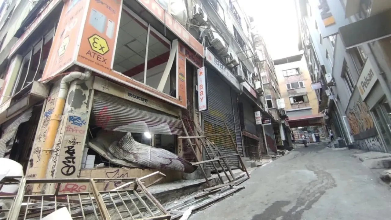 Beyoğlu'ndaki patlamanın verdiği hasar gün ağarınca ortaya çıktı 3