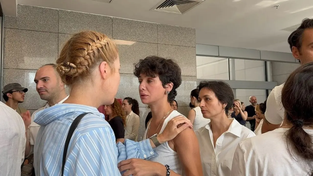 İlk kez hakim karşısına çıkan Ayşe Barım'ın duruşmasına ünlüler akın etti 2