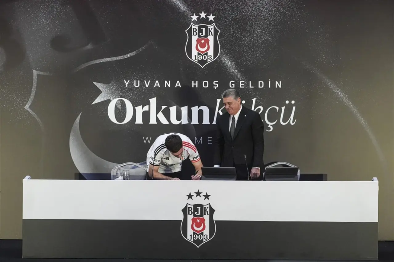 Beşiktaş'tan Orkun Kökçü'ye 20 bin taraftarın önünde dev imza töreni 2